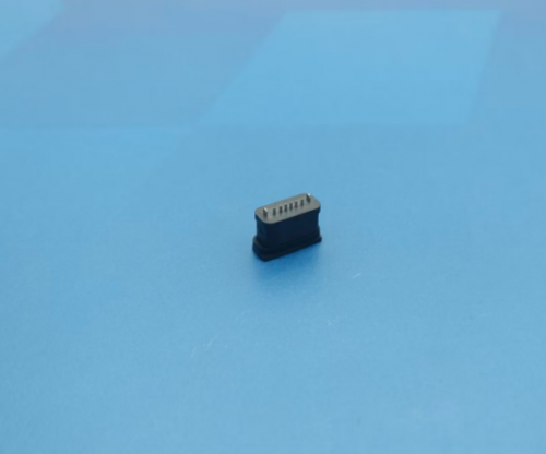 东莞8001F-FS06005-C（TYPE-C 6P 立插 H=6.8脚长1.2 不分中 成型防水IPX6 ）